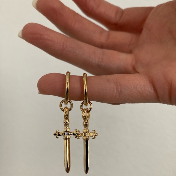 New Vanessa Mooney gold ALEXANDRA HOOP EARRINGS - Picture 10 of 12